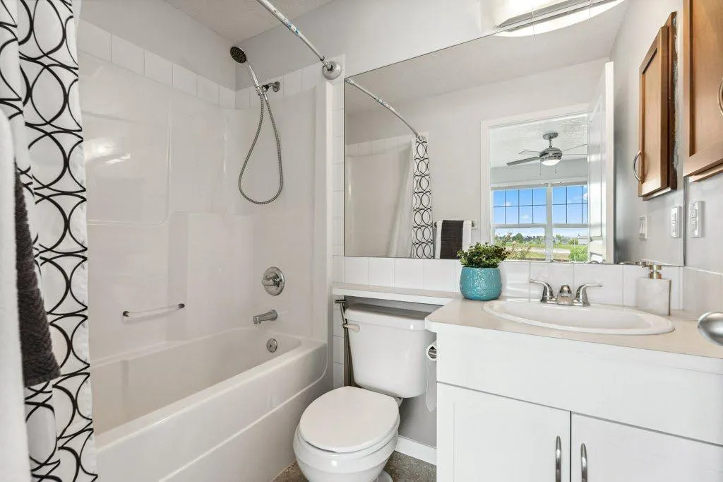 32 AUTUMN Court SE