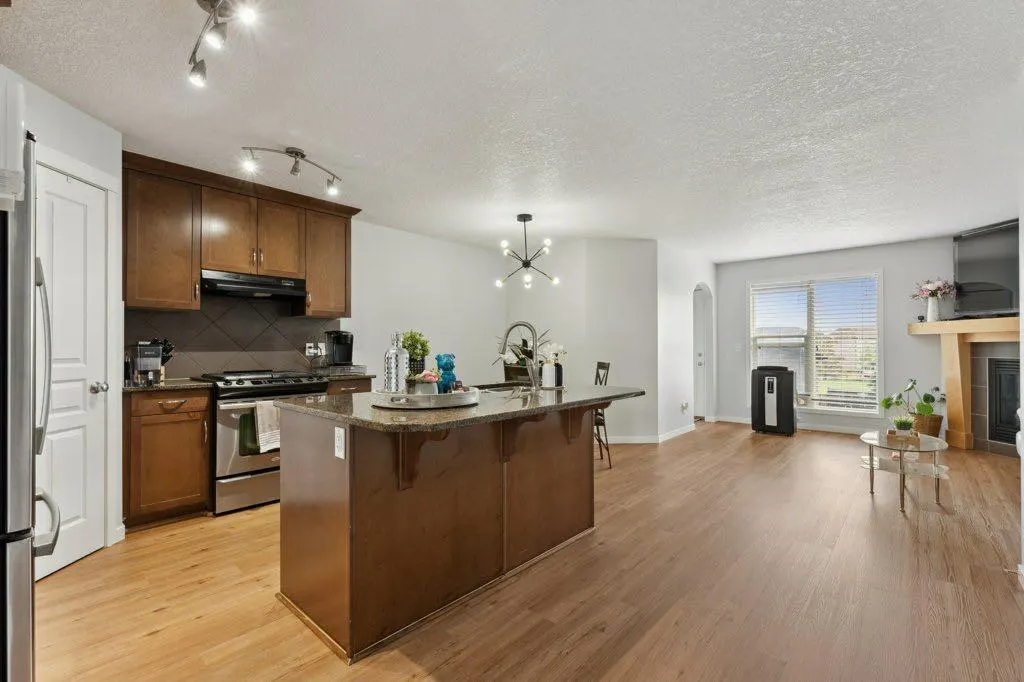 32 AUTUMN Court SE