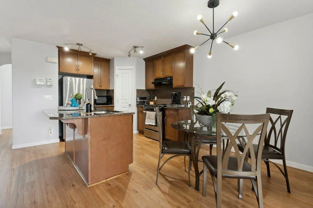 32 AUTUMN Court SE