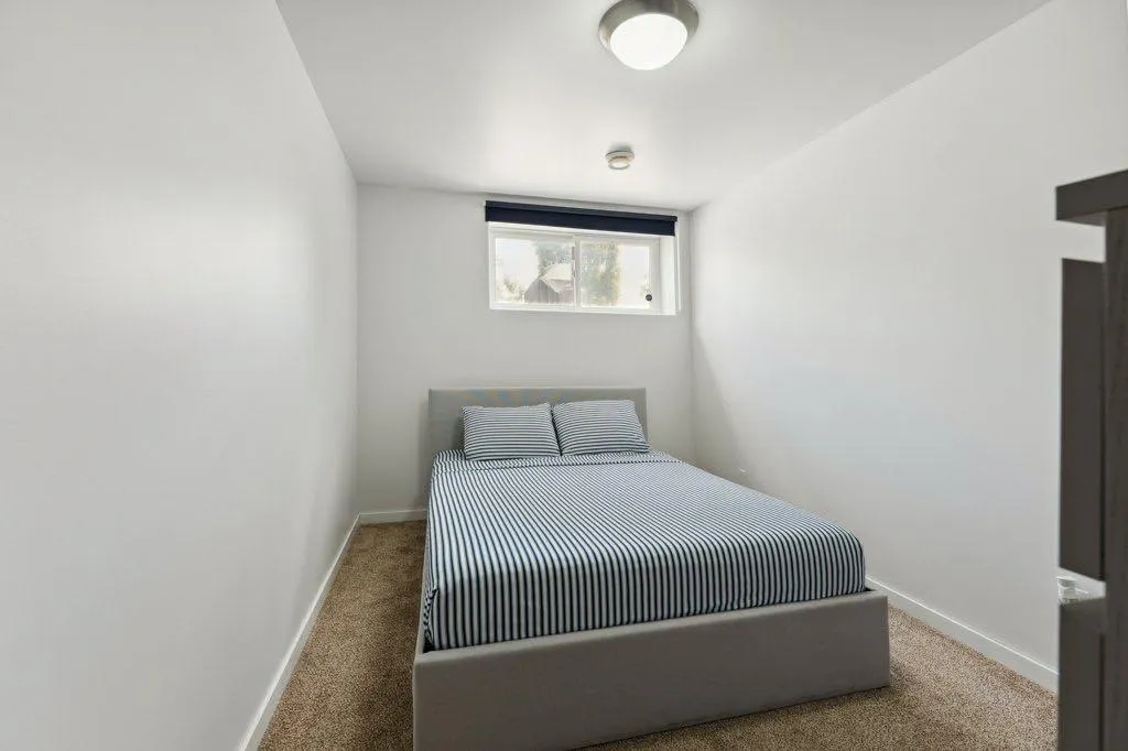 32 AUTUMN Court SE