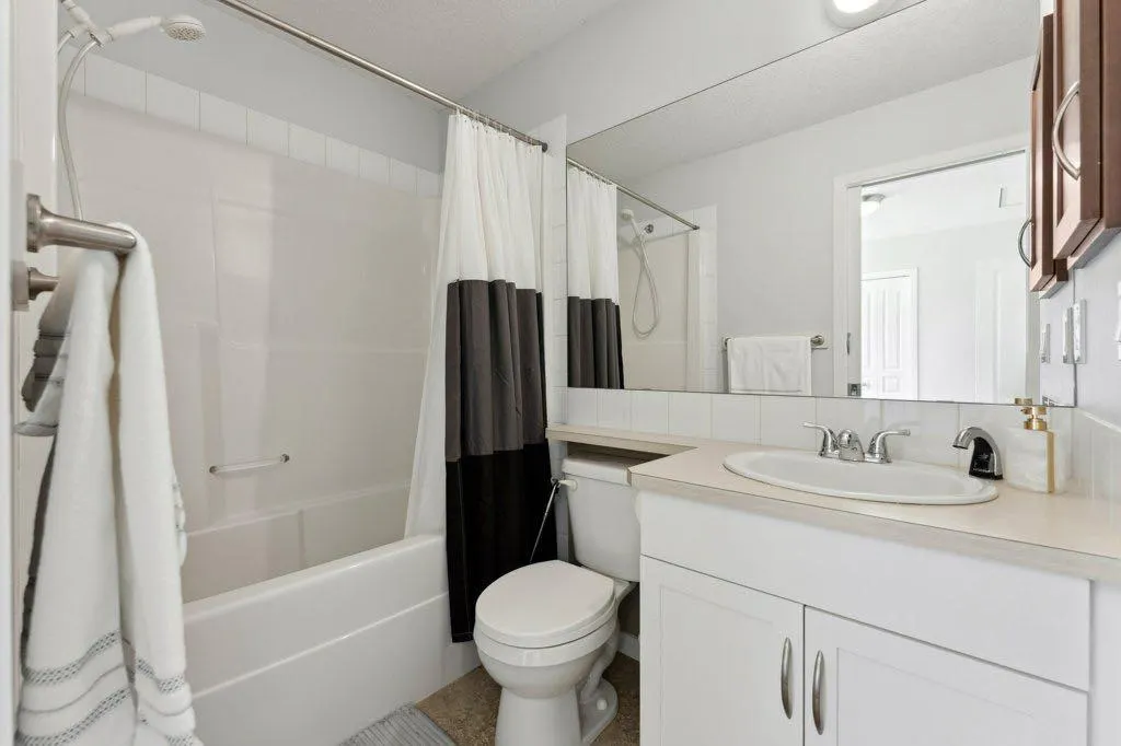32 AUTUMN Court SE