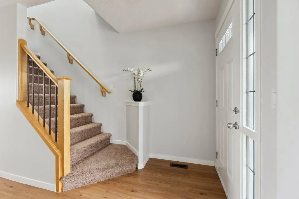 32 AUTUMN Court SE