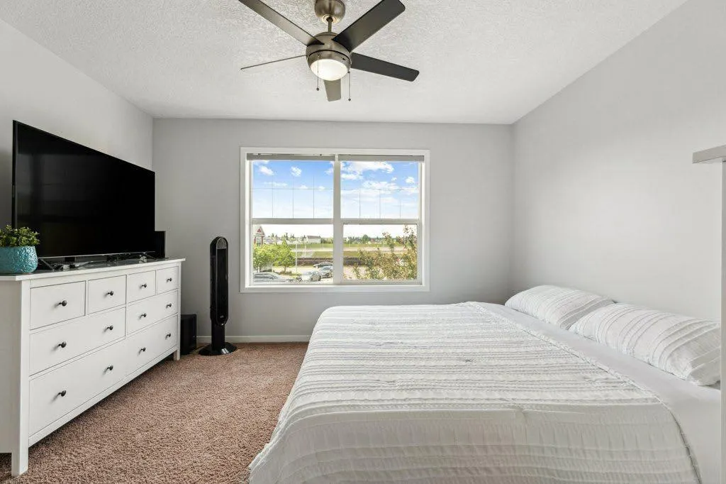 32 AUTUMN Court SE