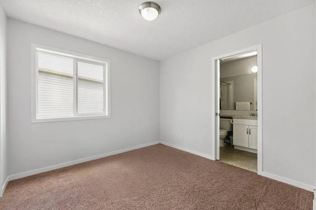 32 AUTUMN Court SE