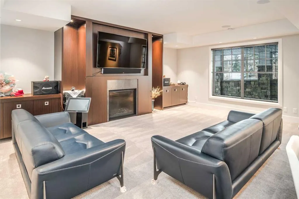 20 Rockwater Way