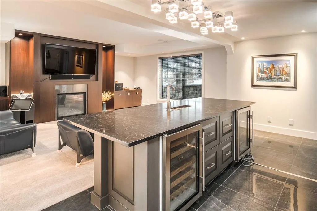 20 Rockwater Way