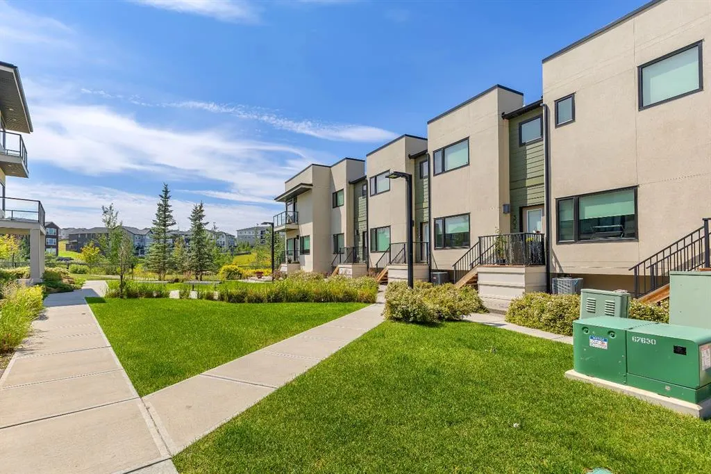 218 Sherwood Square NW, #302