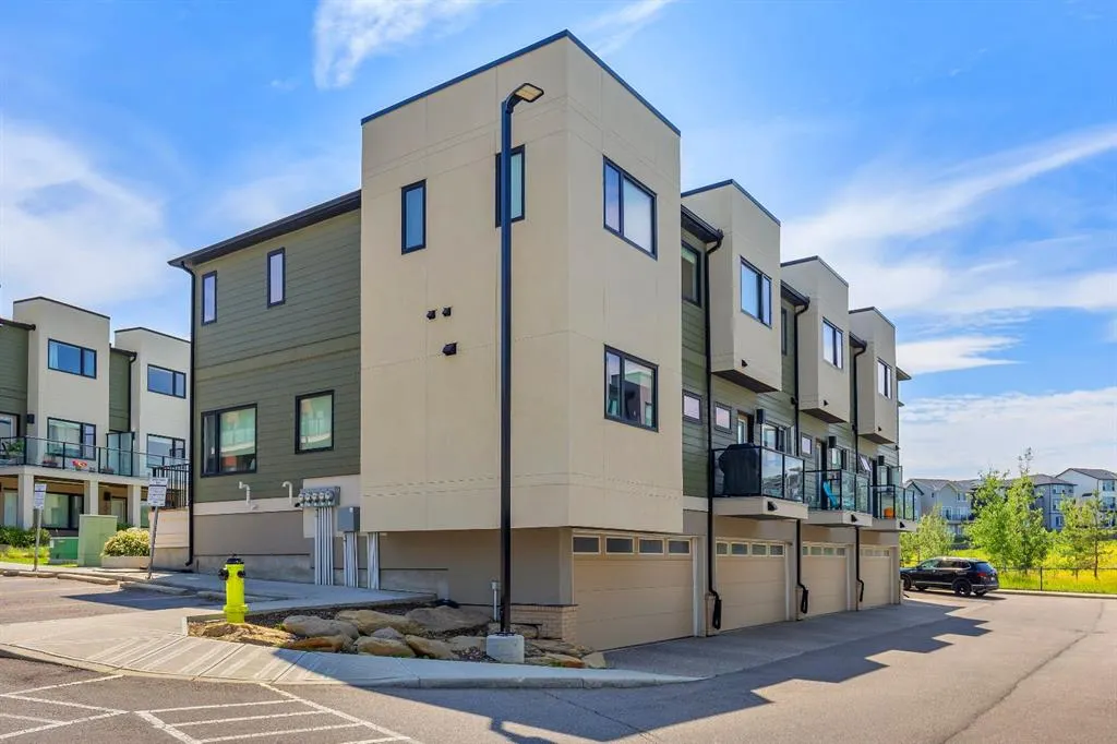 218 Sherwood Square NW, #302