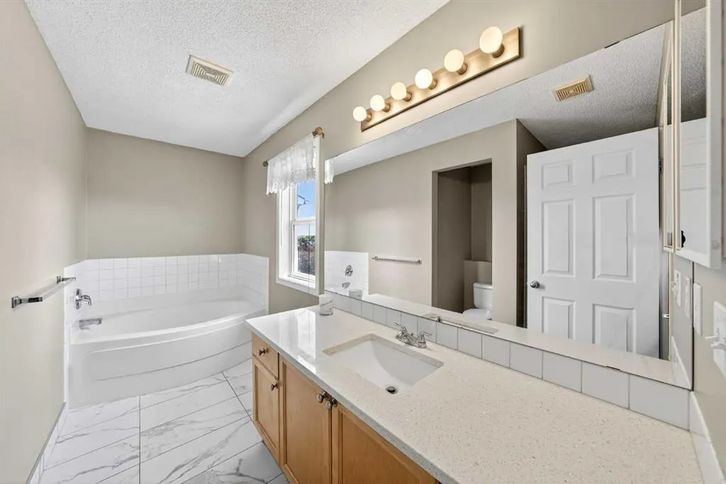 145 Panamount Rise NW