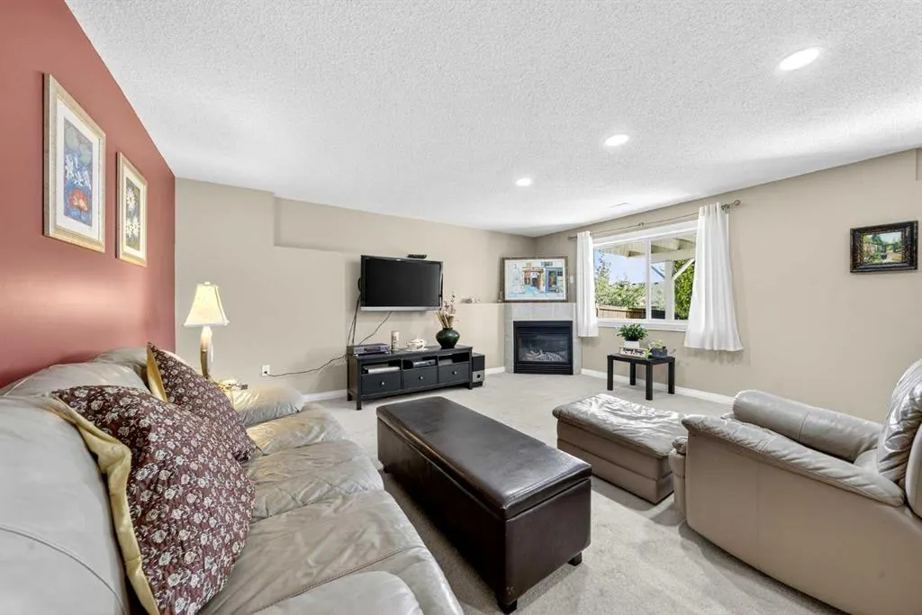 145 Panamount Rise NW