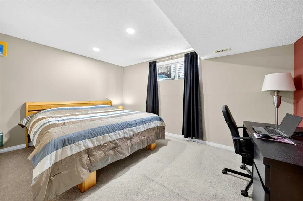 145 Panamount Rise NW