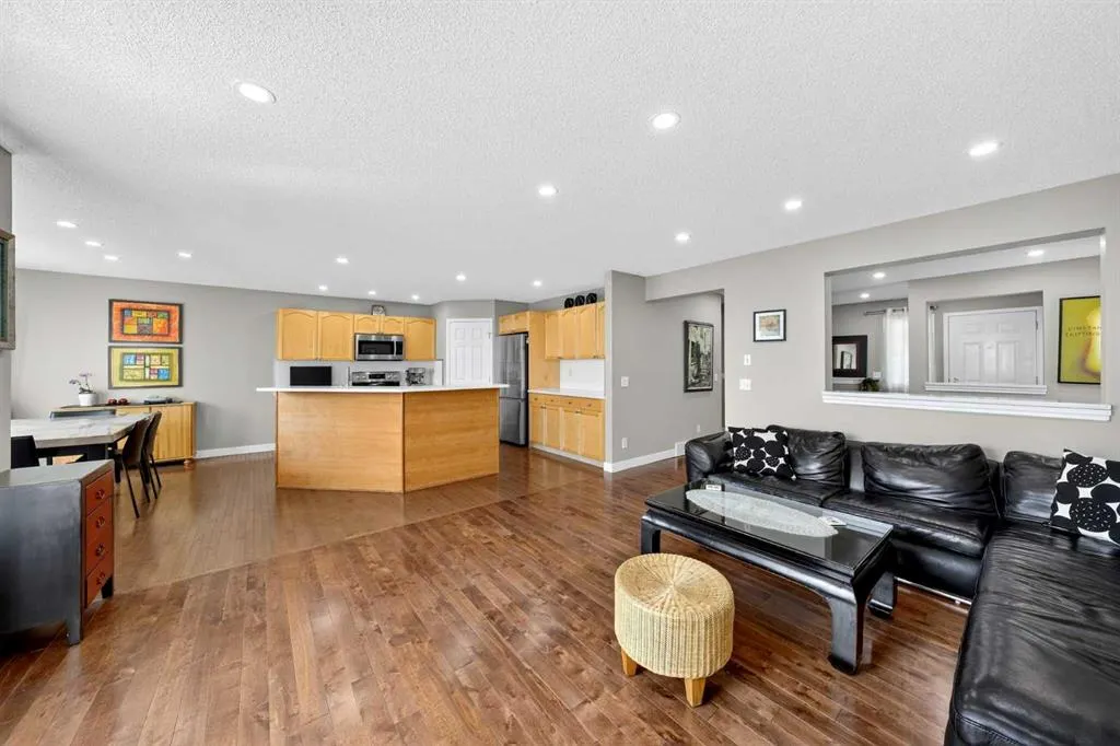 145 Panamount Rise NW