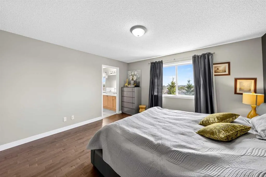 145 Panamount Rise NW