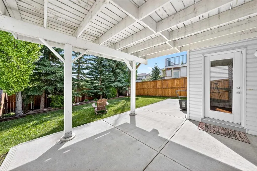 145 Panamount Rise NW