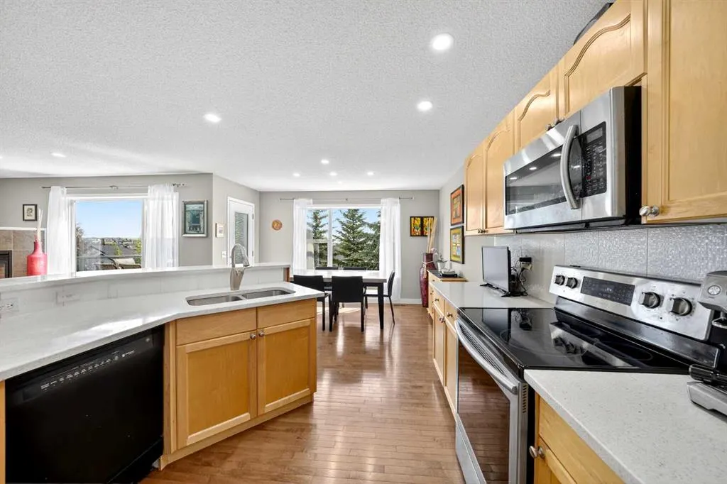 145 Panamount Rise NW