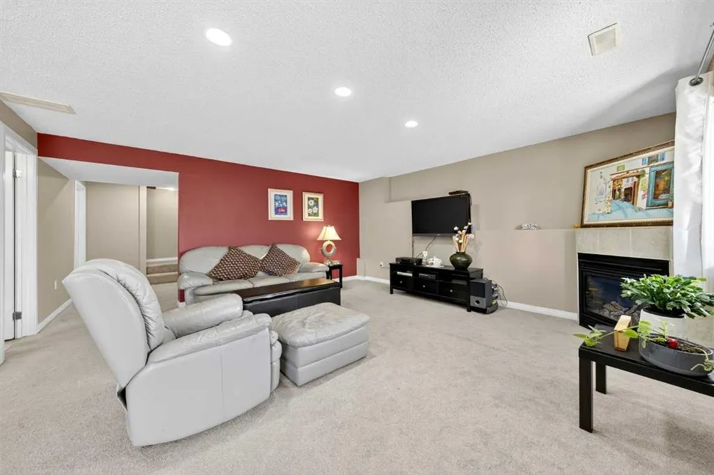 145 Panamount Rise NW