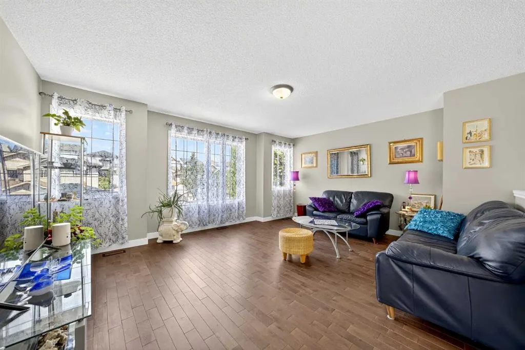 145 Panamount Rise NW
