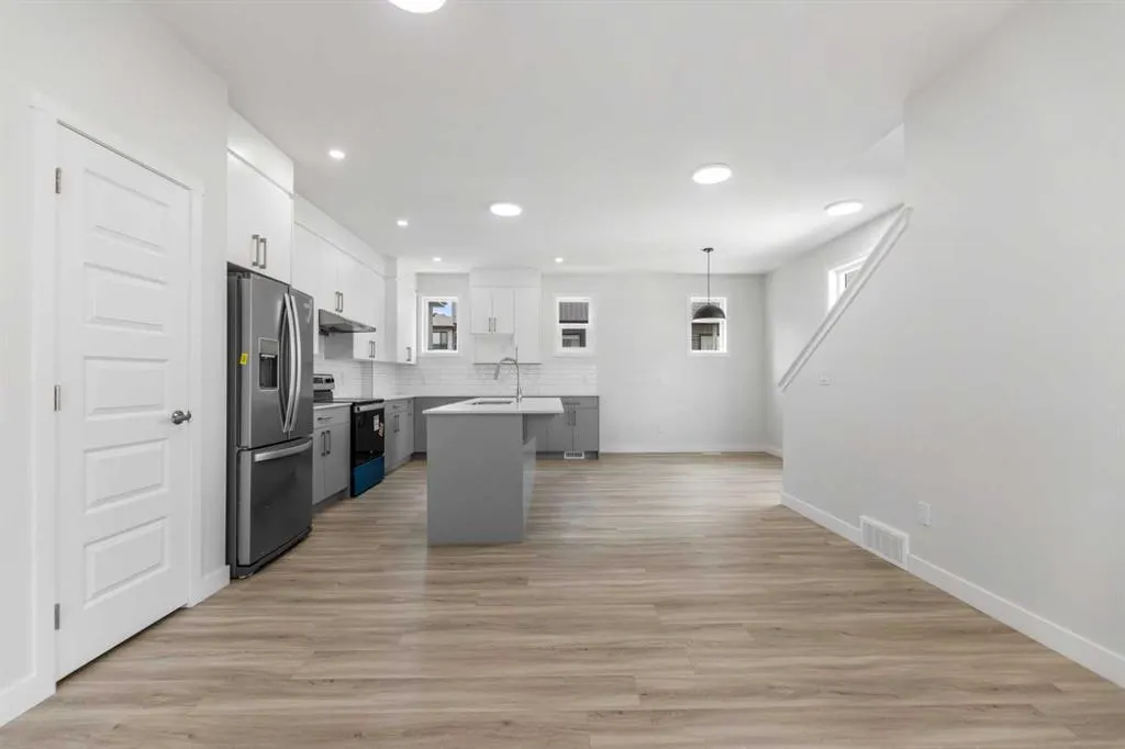 90 Corner Meadows Manor NE, #603