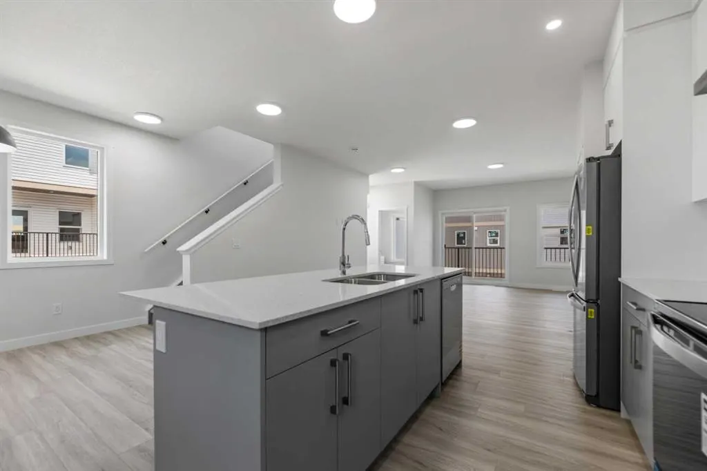 90 Corner Meadows Manor NE, #603