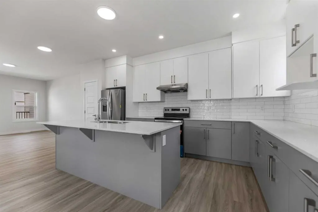 90 Corner Meadows Manor NE, #603