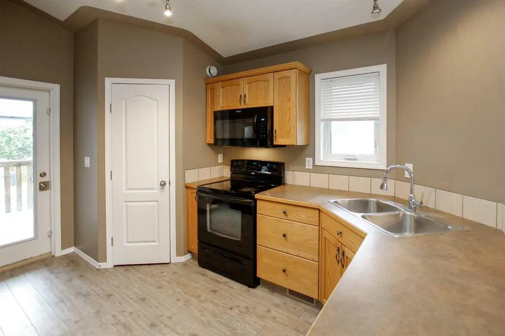 27 Inkster Close