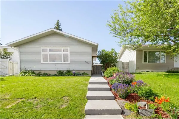 1011 Penrith Crescent SE
