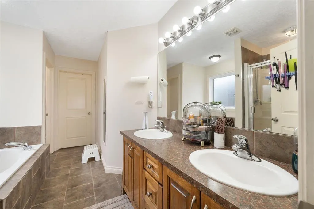 107 East Lake View