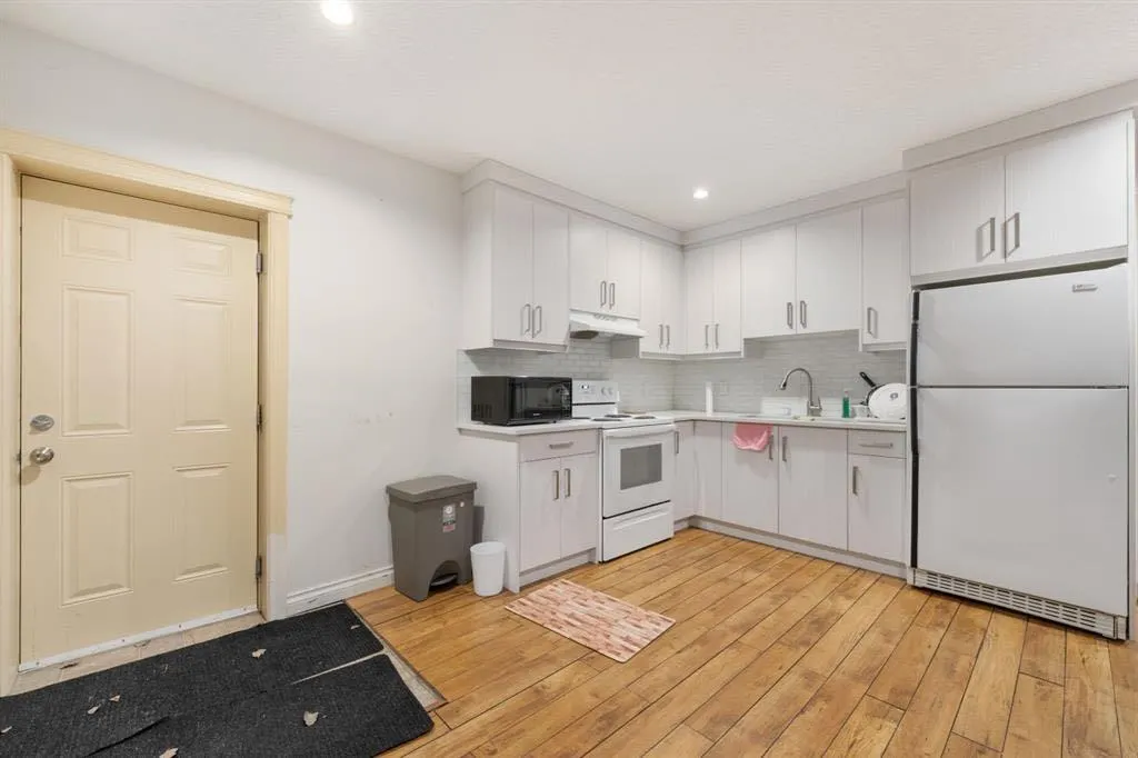 107 East Lake View