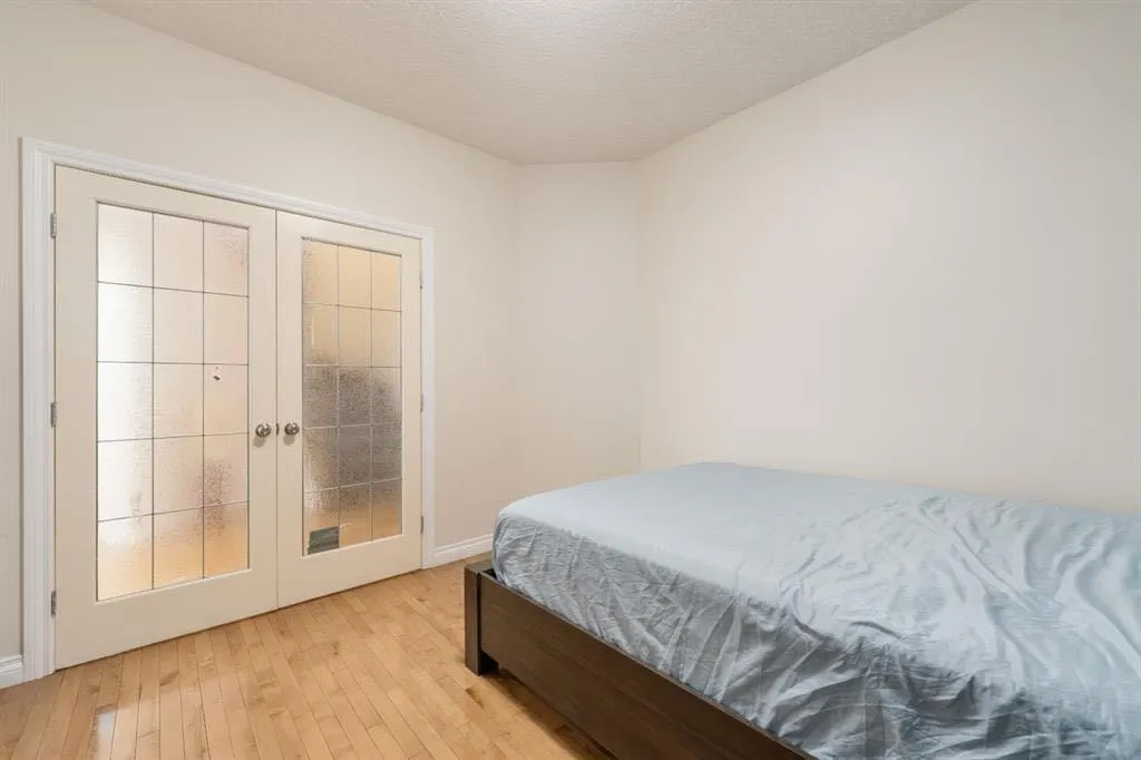 107 East Lake View
