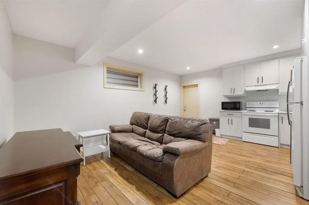 107 East Lake View