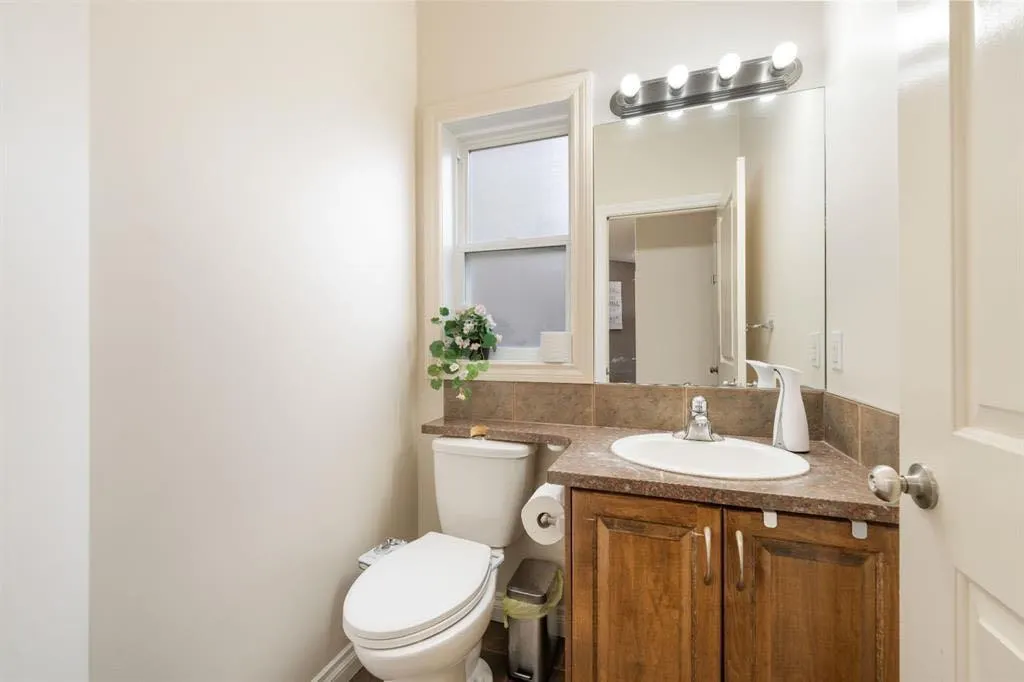 107 East Lake View