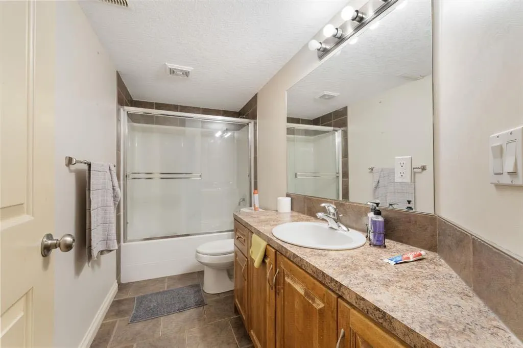 107 East Lake View