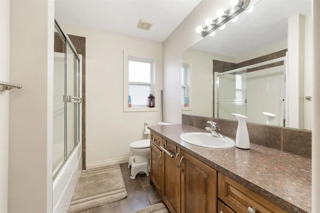107 East Lake View