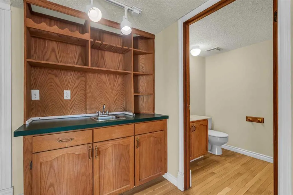 203 Edgeland Road NW