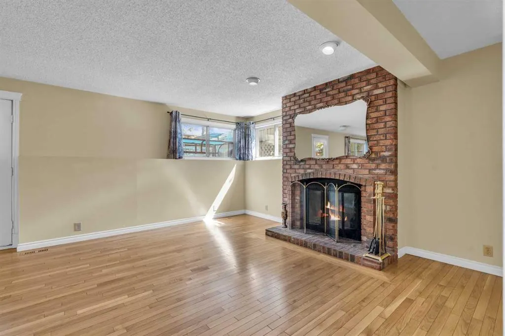 203 Edgeland Road NW
