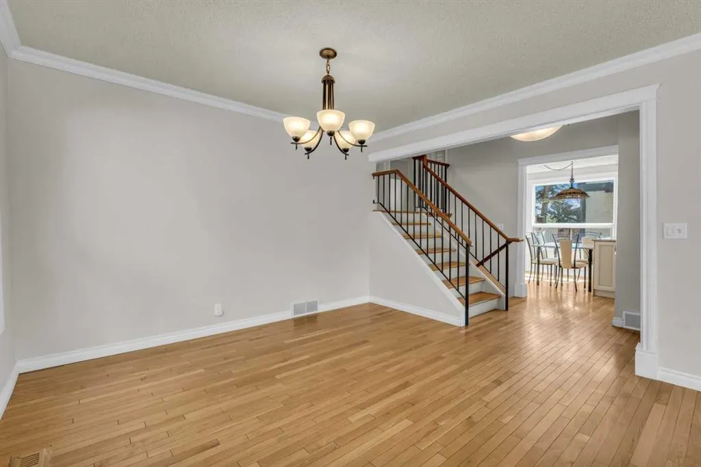 203 Edgeland Road NW
