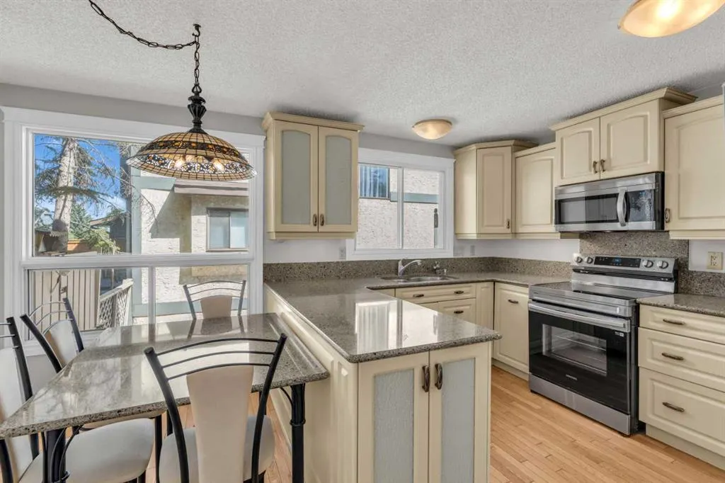 203 Edgeland Road NW