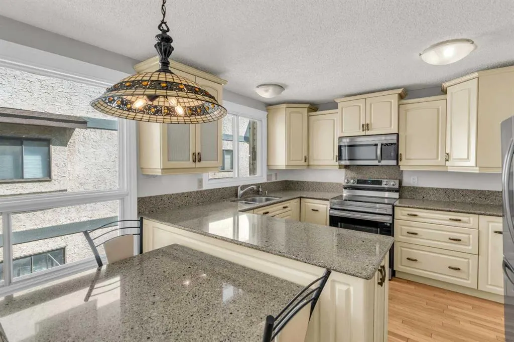 203 Edgeland Road NW