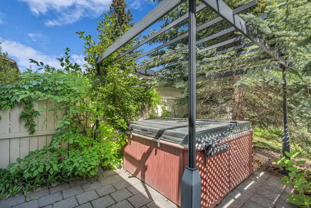 203 Edgeland Road NW