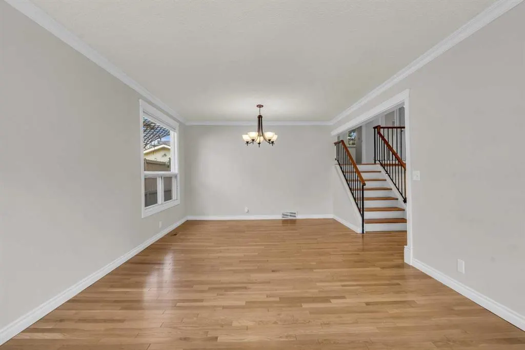 203 Edgeland Road NW