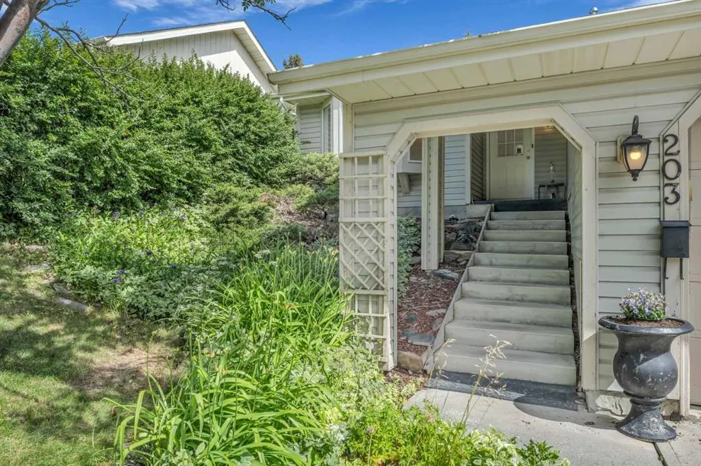 203 Edgeland Road NW