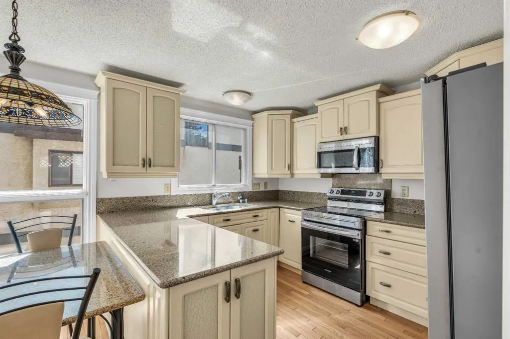 203 Edgeland Road NW