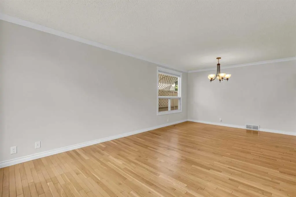 203 Edgeland Road NW