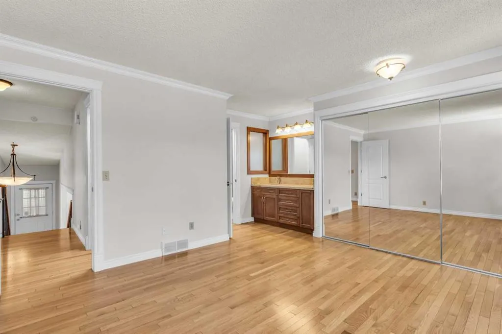 203 Edgeland Road NW