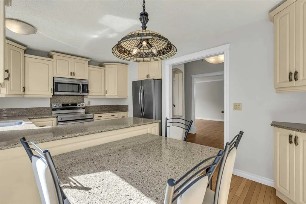 203 Edgeland Road NW