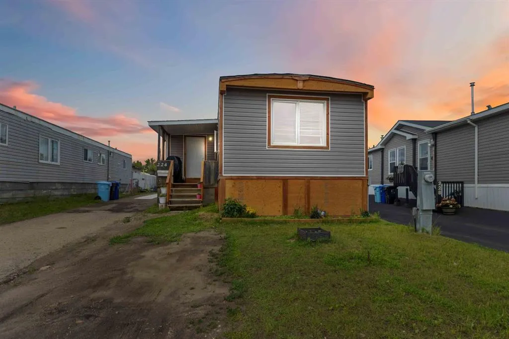 224 GRANDVIEW Crescent