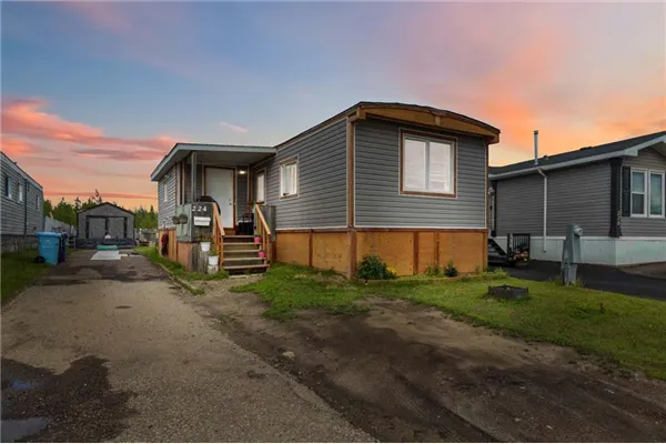 224 GRANDVIEW Crescent