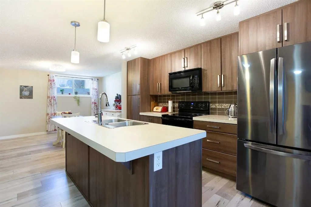 416 Mckenzie Towne Close SE
