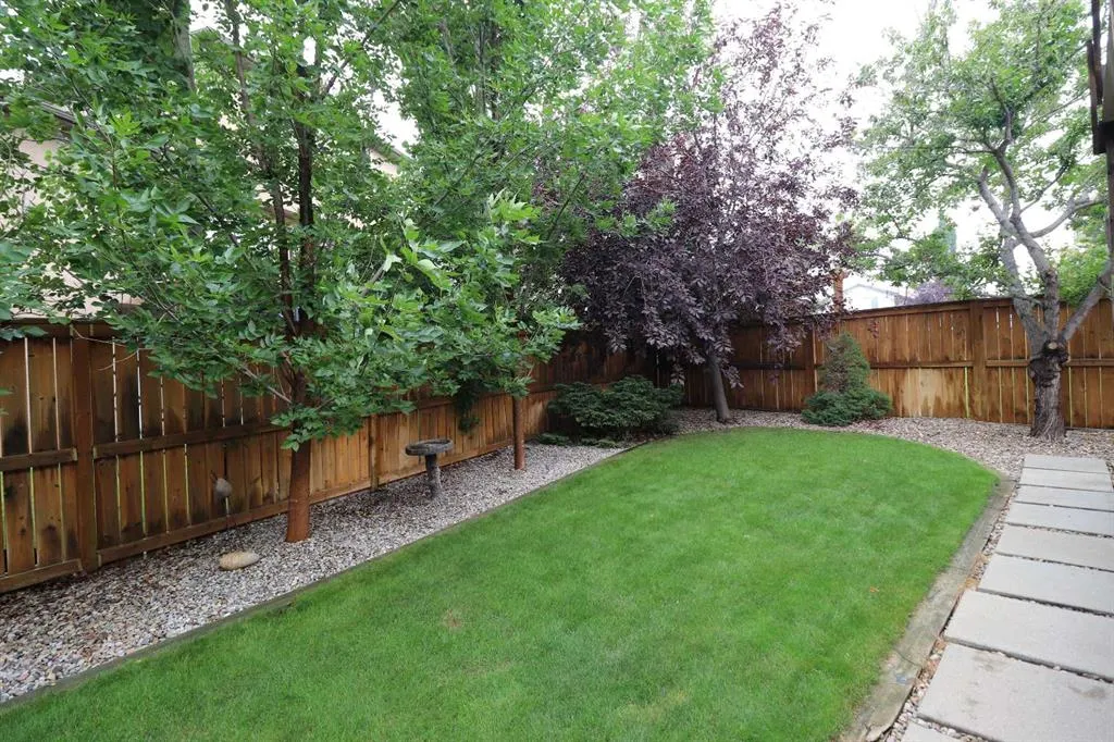 22 Riverview Crescent W