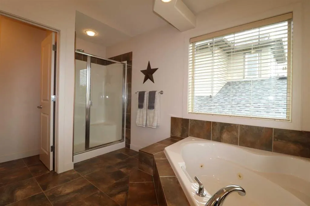 22 Riverview Crescent W